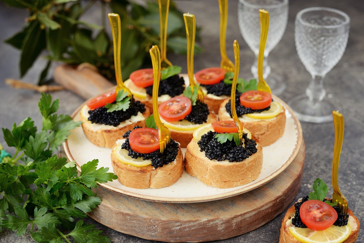 Канапе с перепелиными яйцами