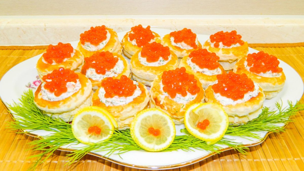 Украшение бутербродов с икрой