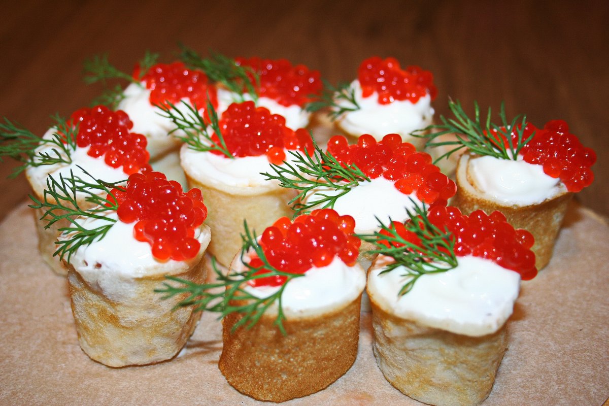 Бутерброды с икрой палтуса