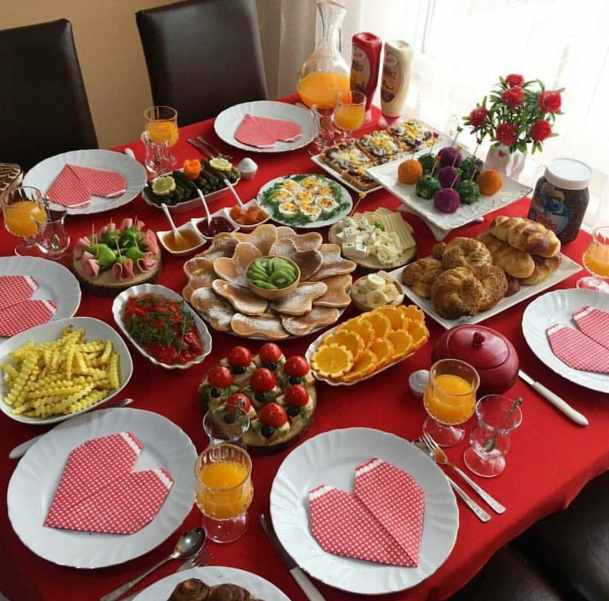 Стол на день рождения летом