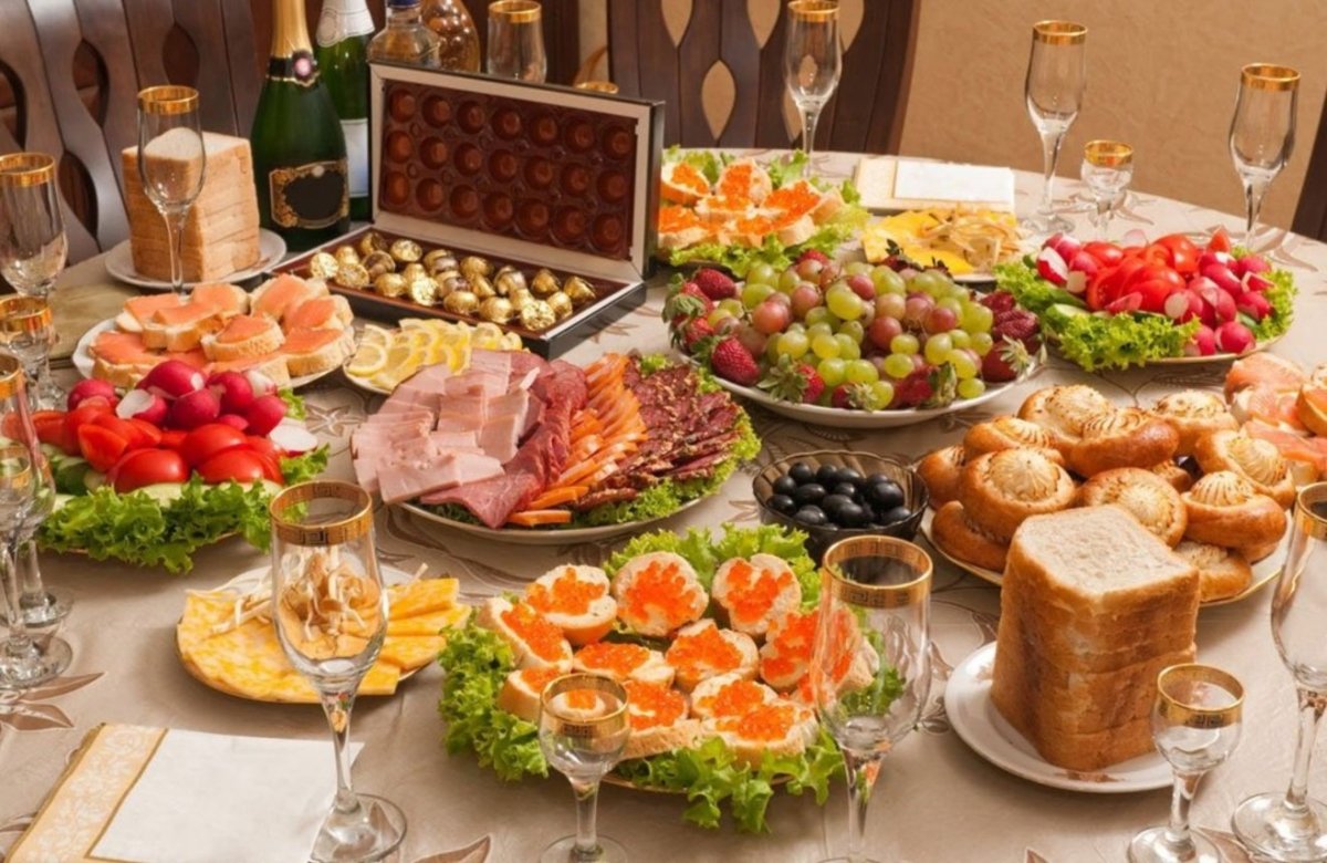 Накрытые стал для гостей