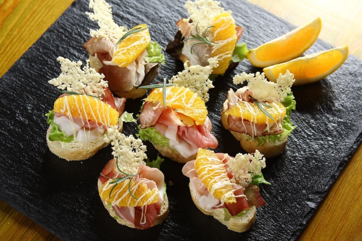 Бутерброды с пармской ветчиной