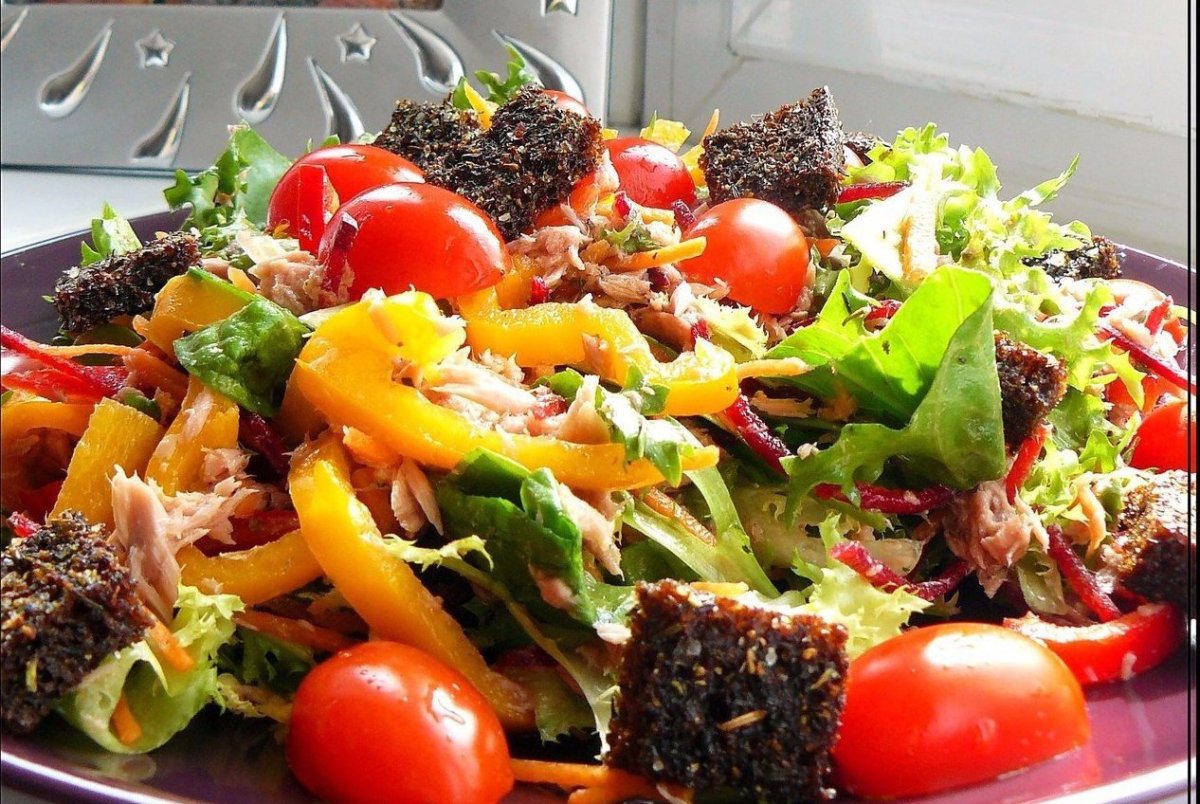 Яркий овощной салат