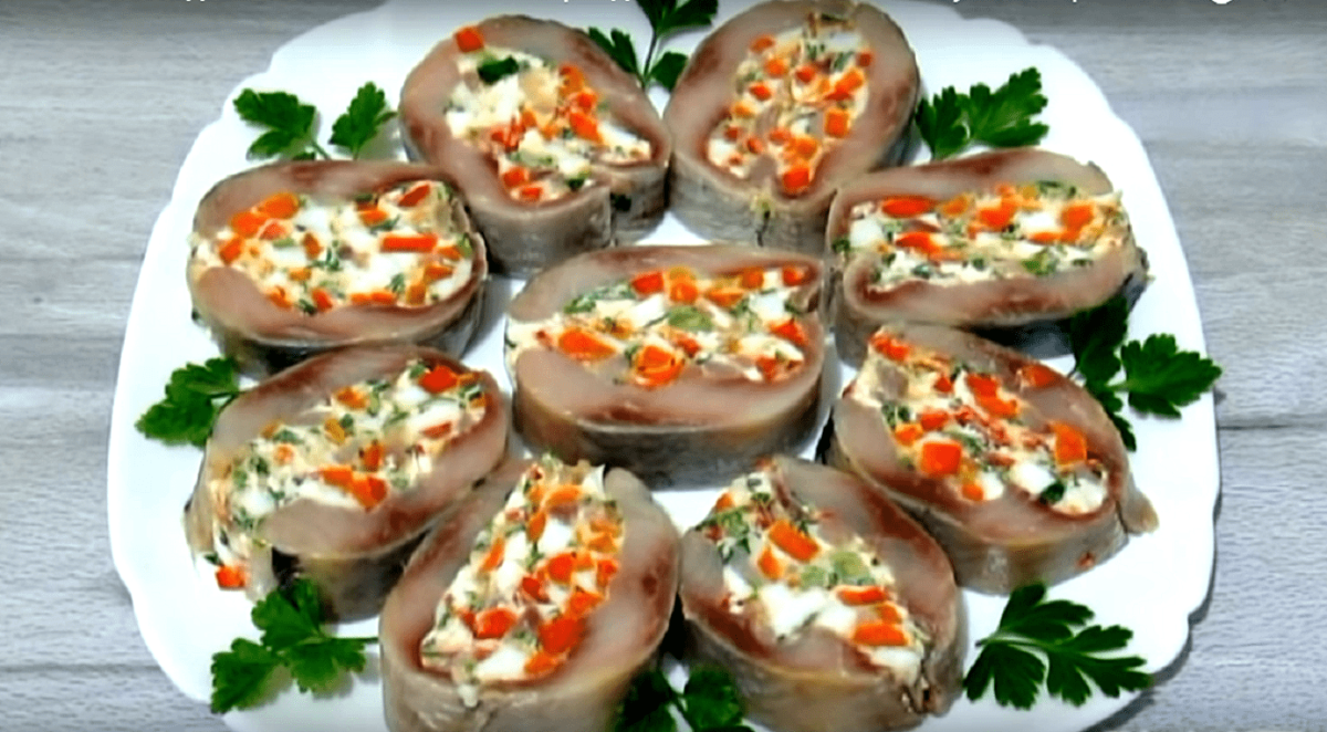 Сельдь фаршированная «Самоцветы»
