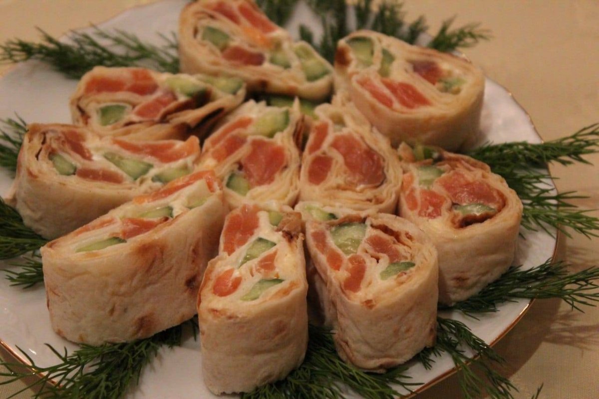 Закусочные рулеты из лаваша