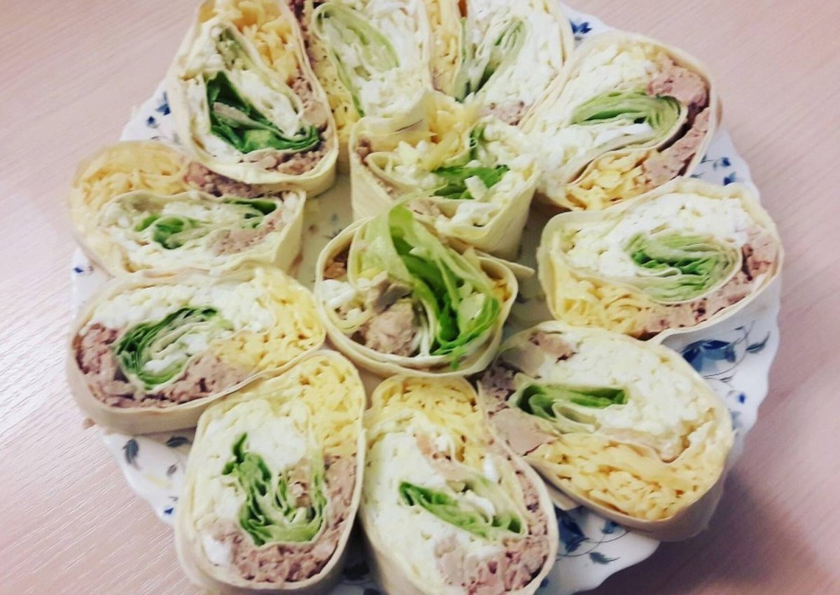 Рулет из лаваша с корейской морковью