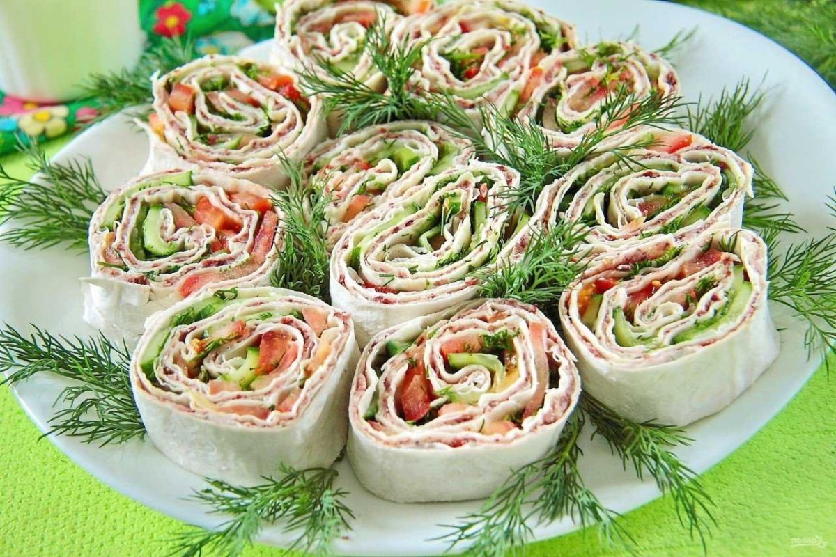 В доме надо держать и мясные закуски