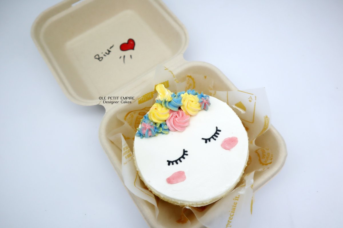 Рисунок влюбленных на торте