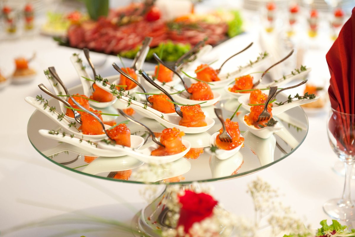 Закуски для фуршета с икрой
