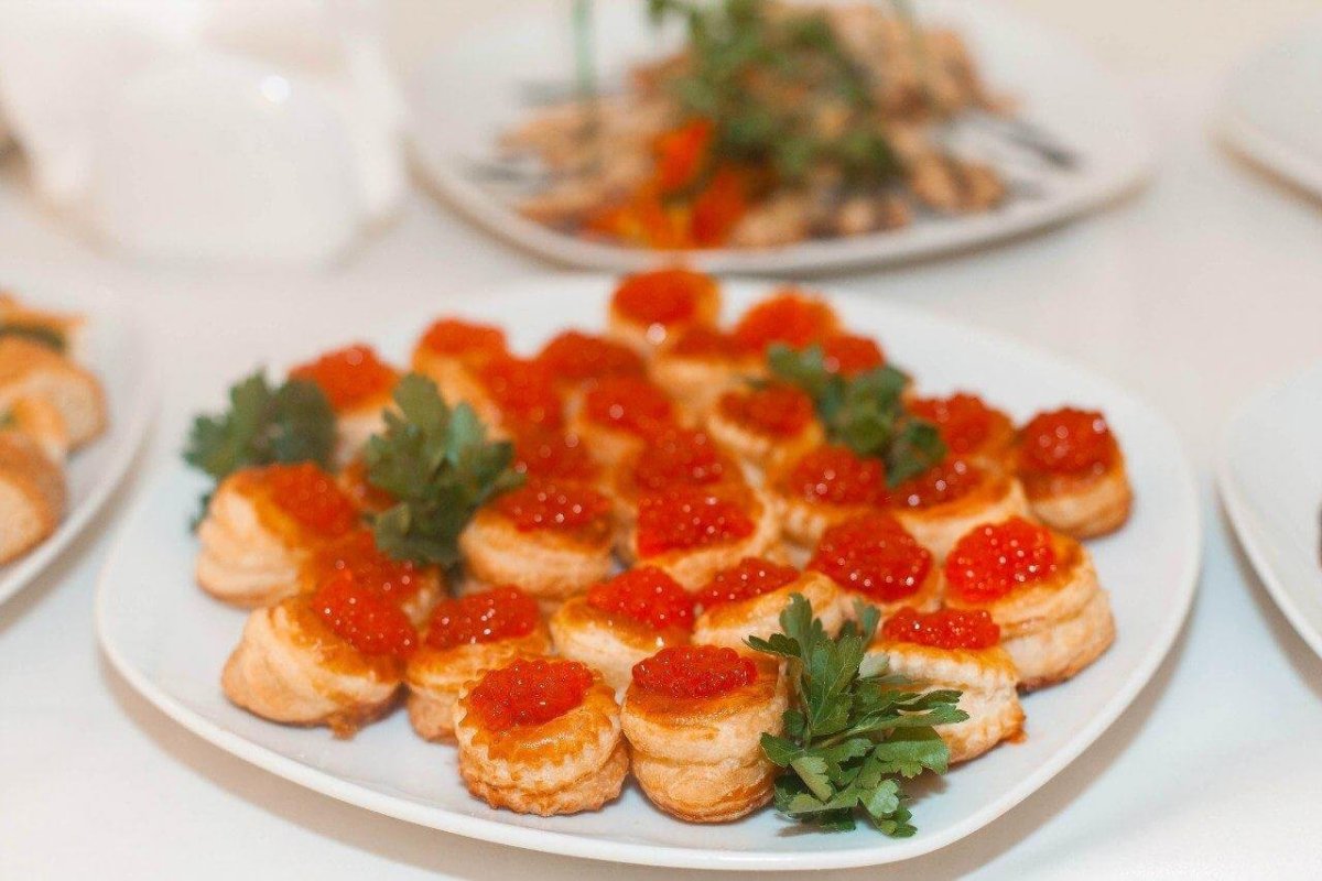 Бутерброды с красной икрой на праздничный стол