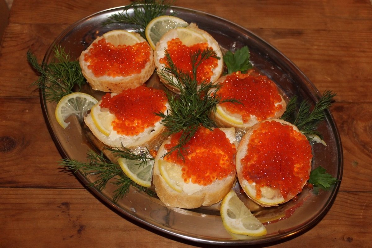 Красная икра на новогоднем столе