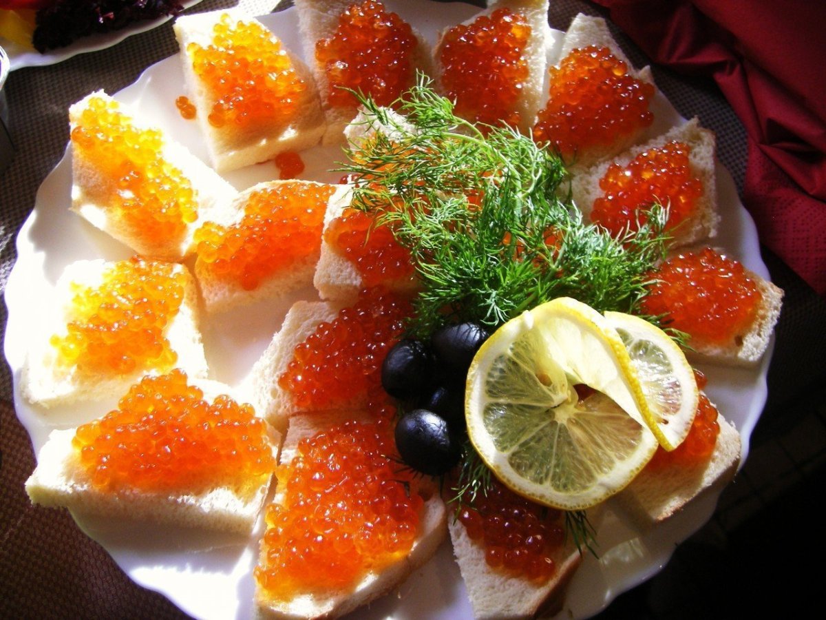 Яйца фаршир икрой