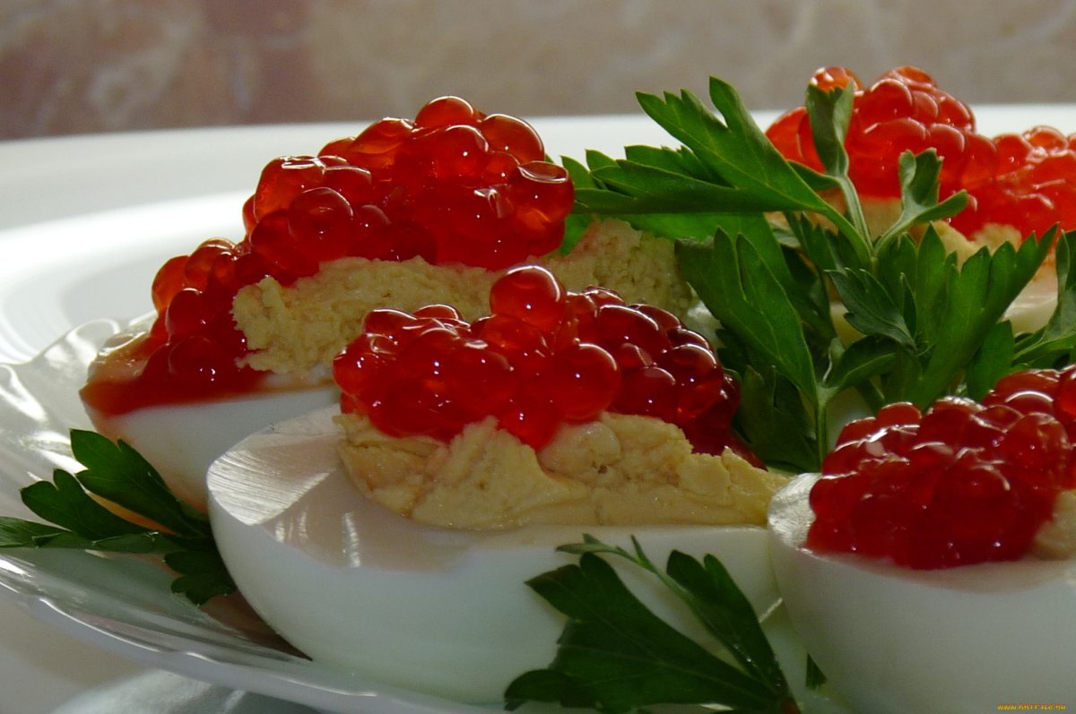 Красивые бутерброды с красной икрой на праздничный стол