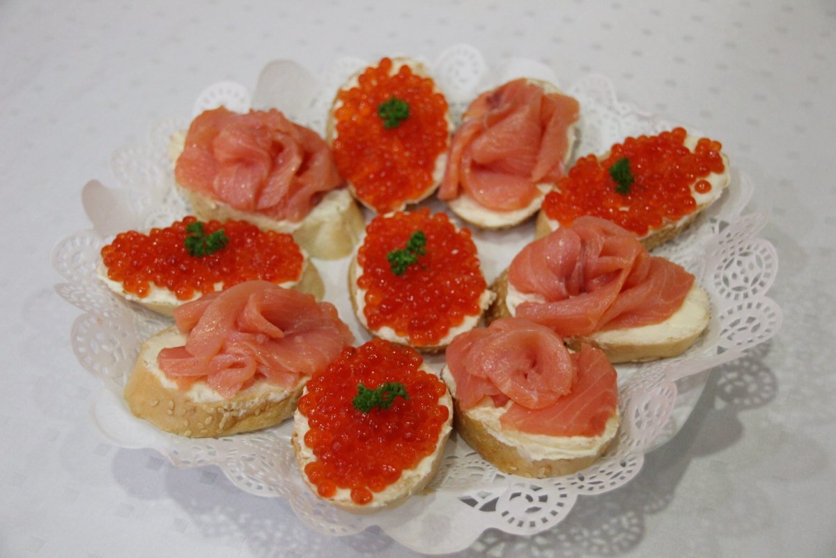 Бутербродики с красной икрой