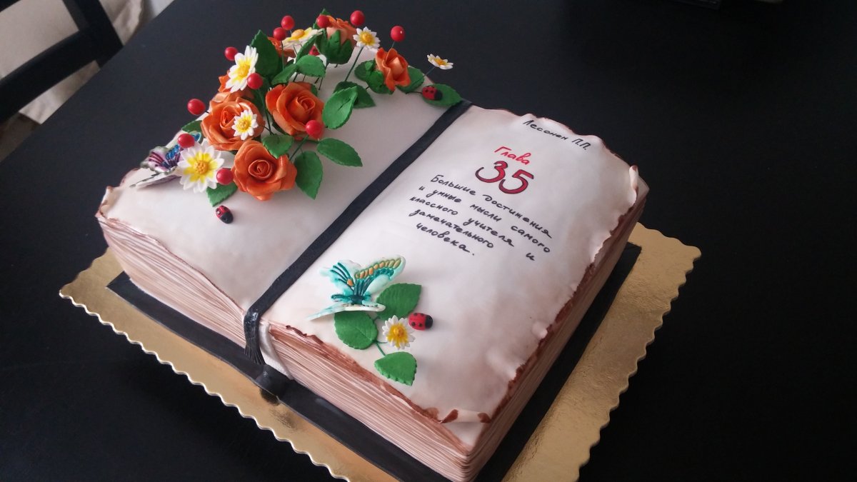 Торт в виде книги