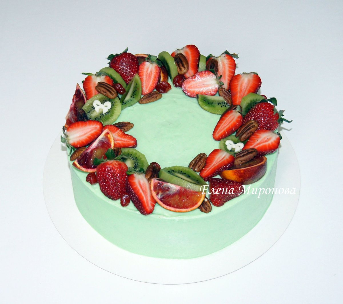 Торт с киви и клубникой