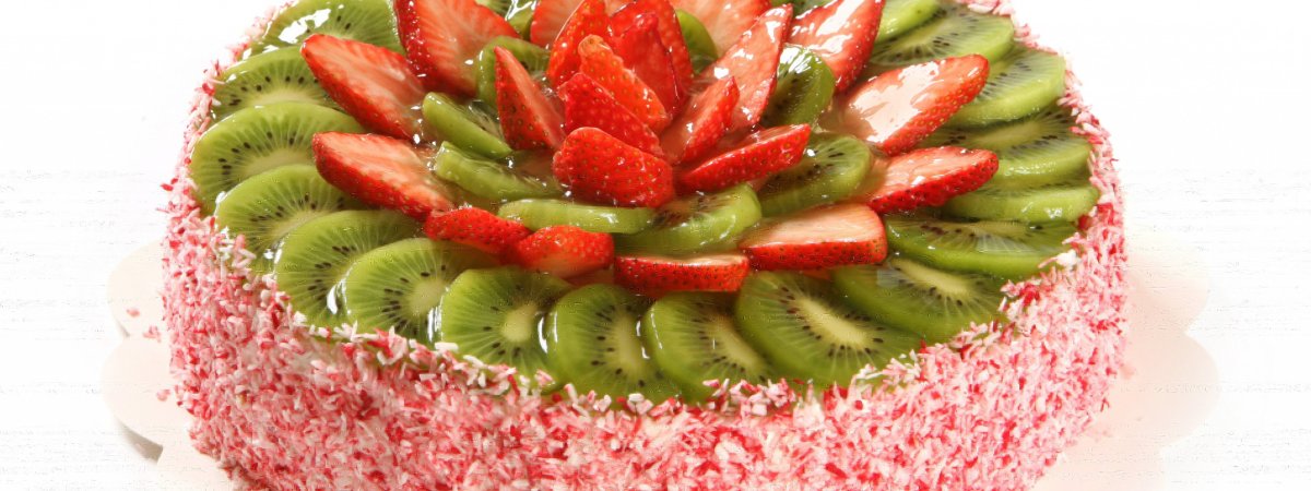 Торт с клубникой киви и бананом