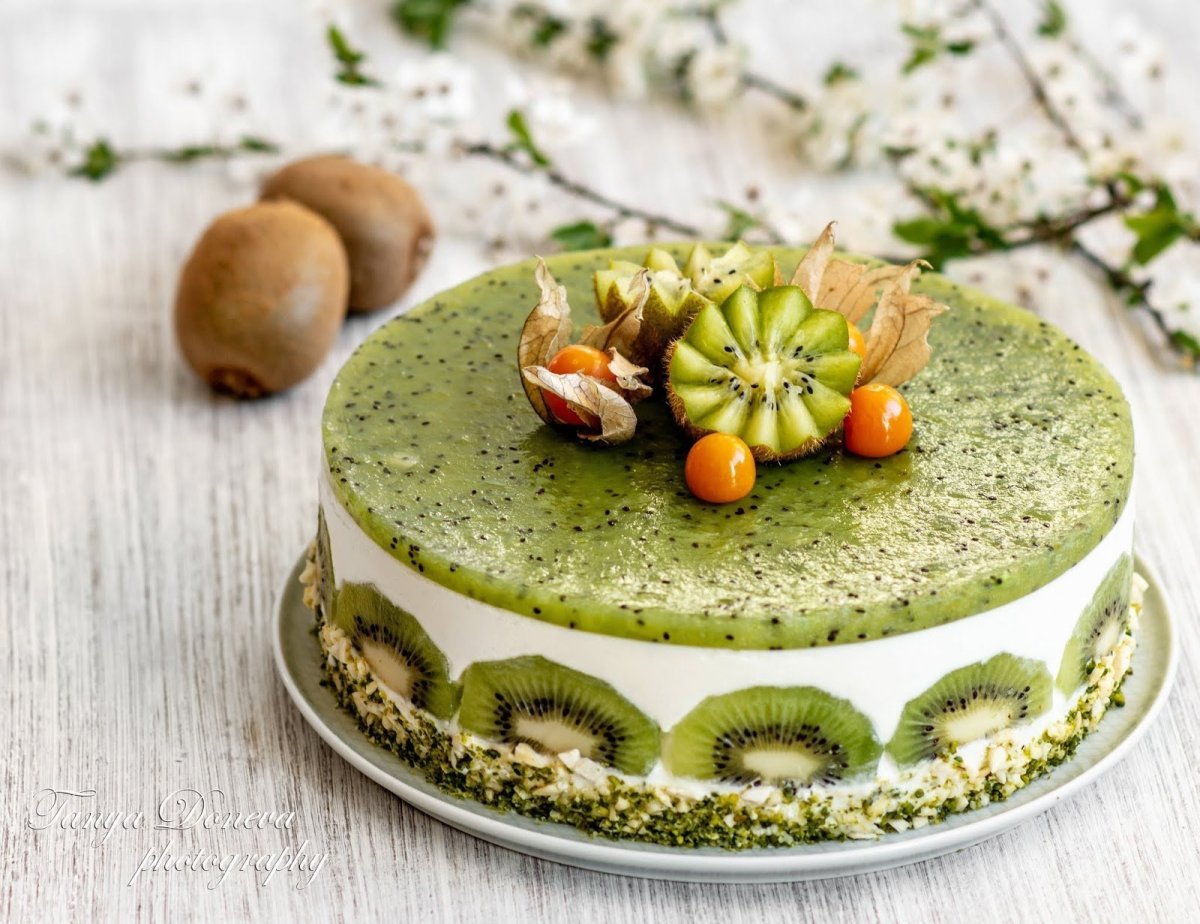 Муссовый торт с киви и бананом