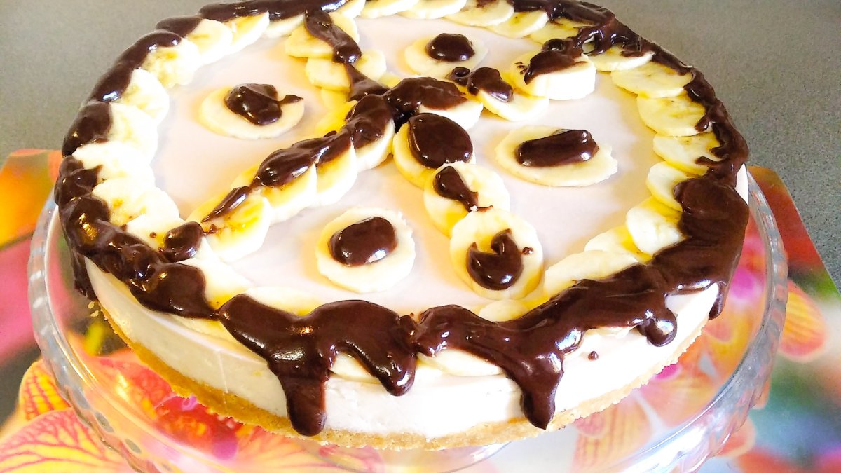 Красивый банановый торт