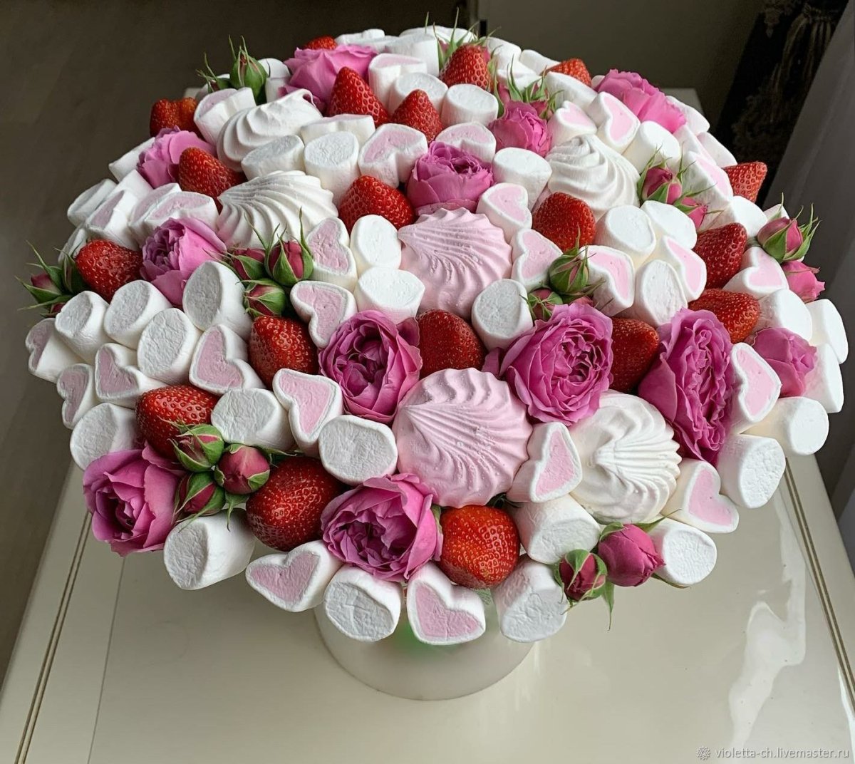 Торты с сиреневыми розочками