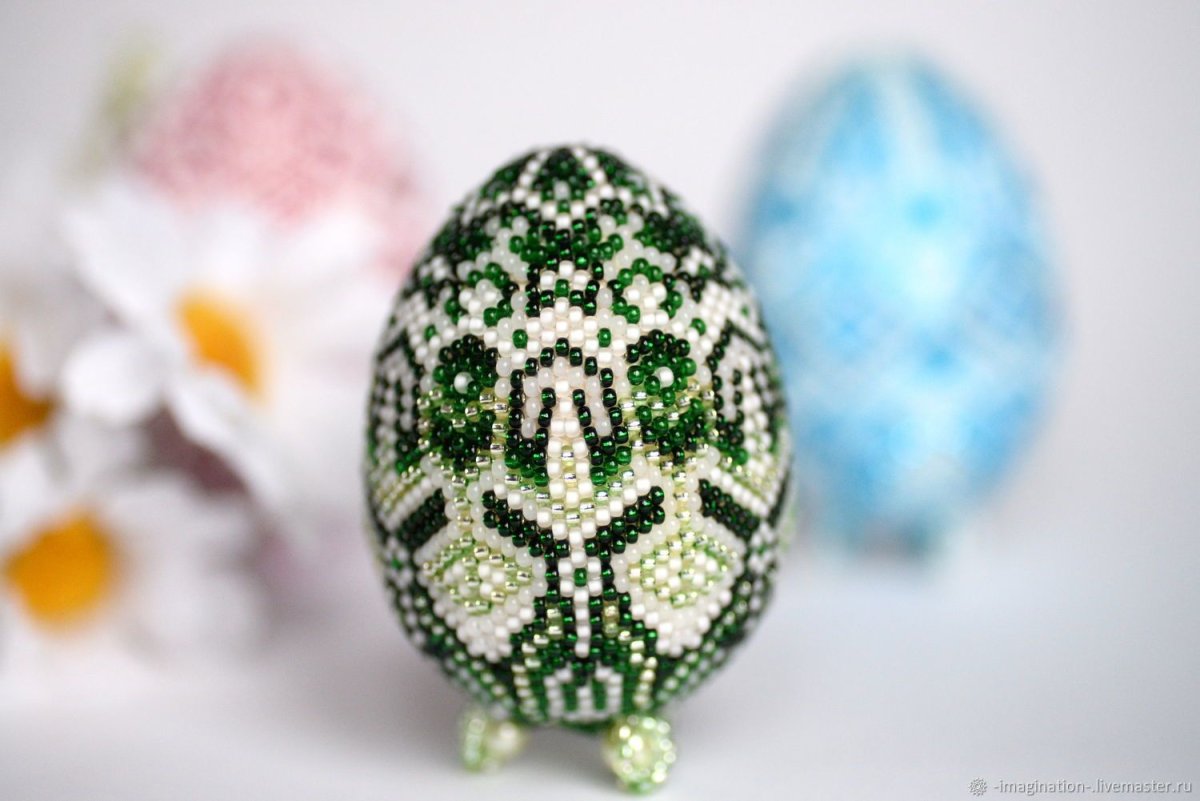 Яйцо бисером пасхалинка
