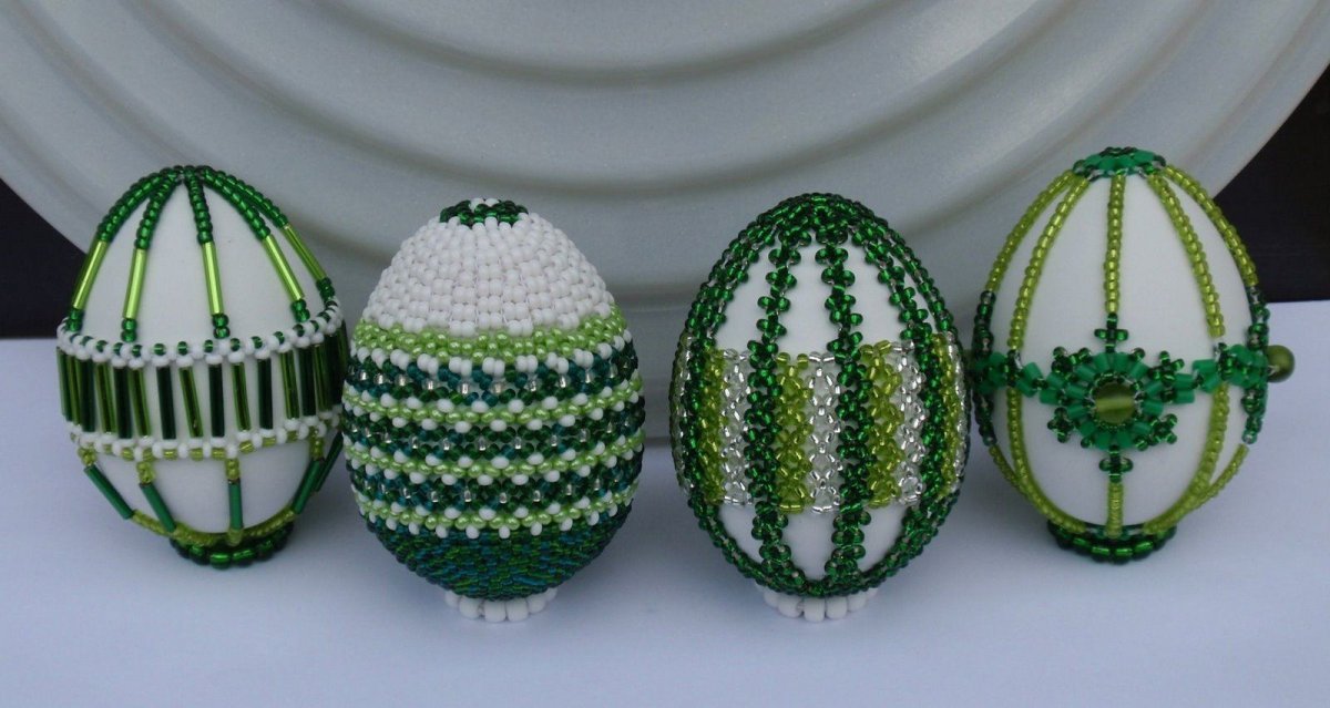 Бисер Мозаичное оплетение яйца бисером