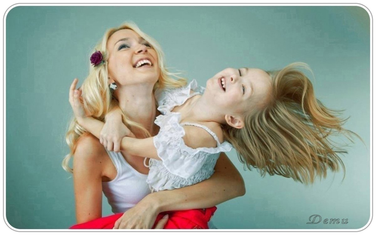 Мама танцует с ребенком