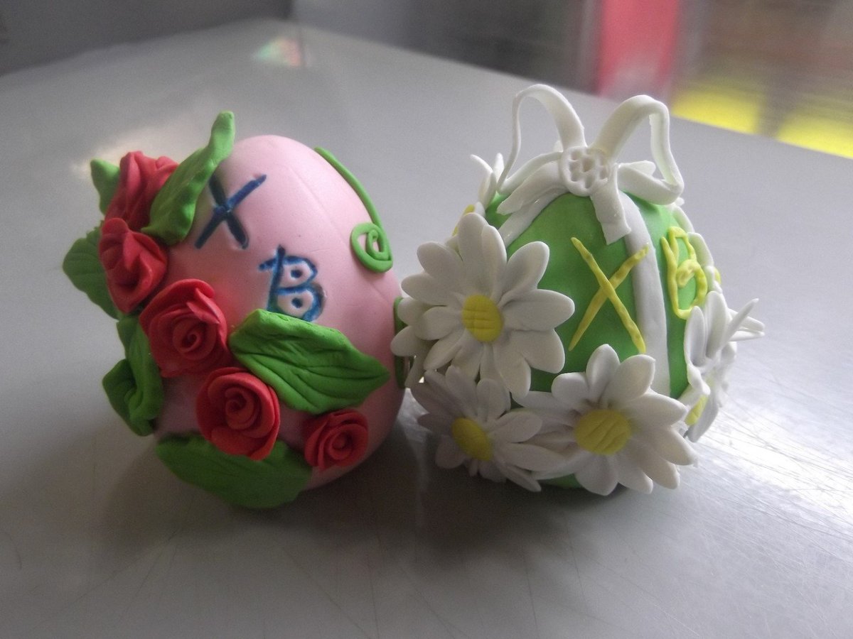 Украшение яиц мастикой