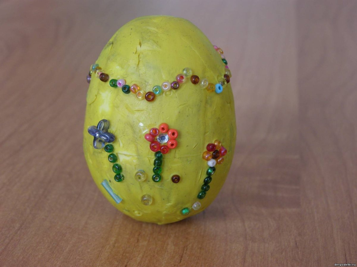 Яйцо из пластилина на Пасху