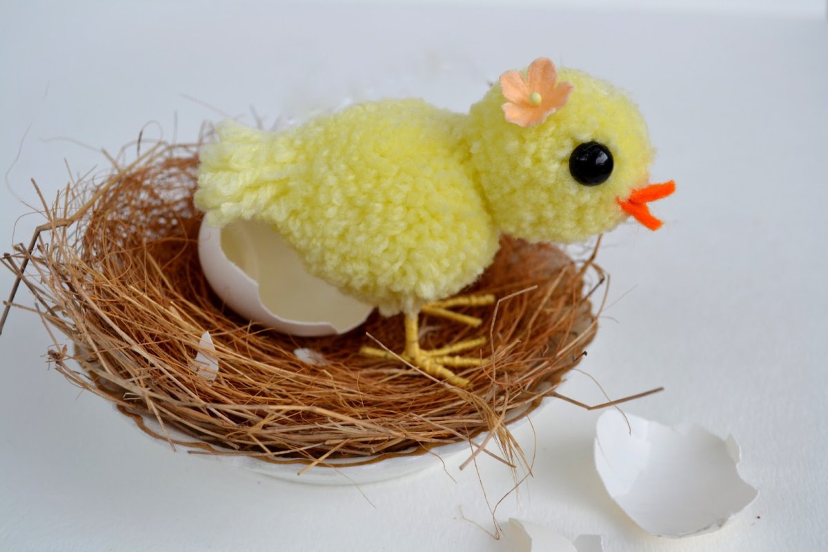 Цыпленок из гофрированной бумаги к Пасхе