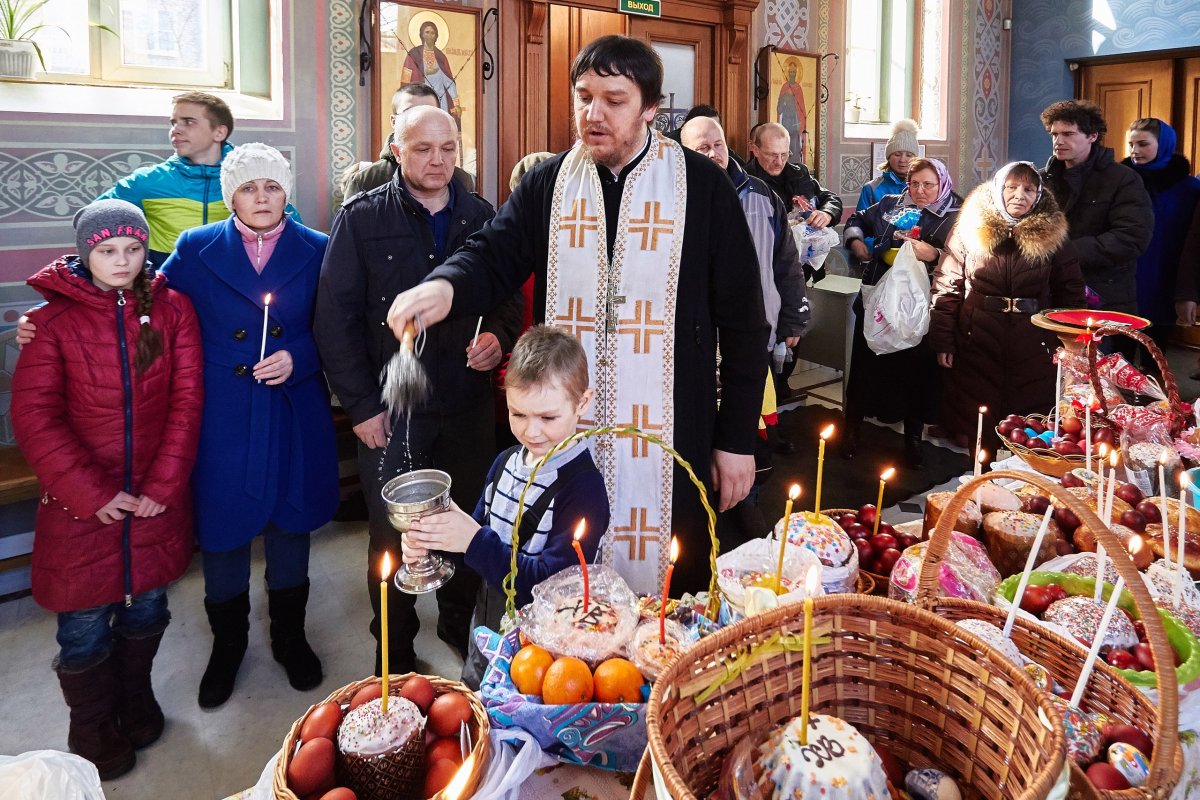 Отец Василий Церковь кулич и Пасха
