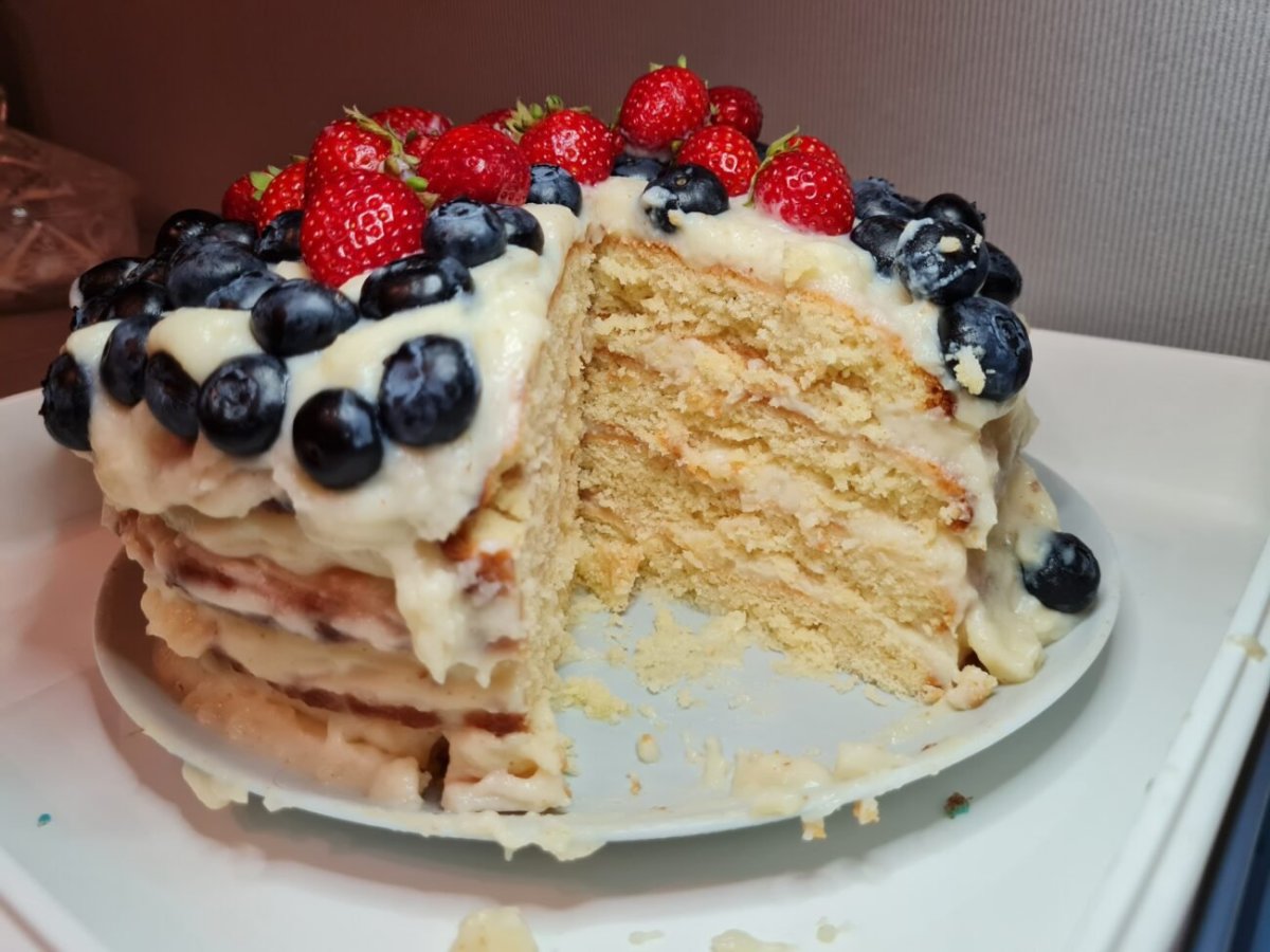 Бисквитный торт со сметанным кремом