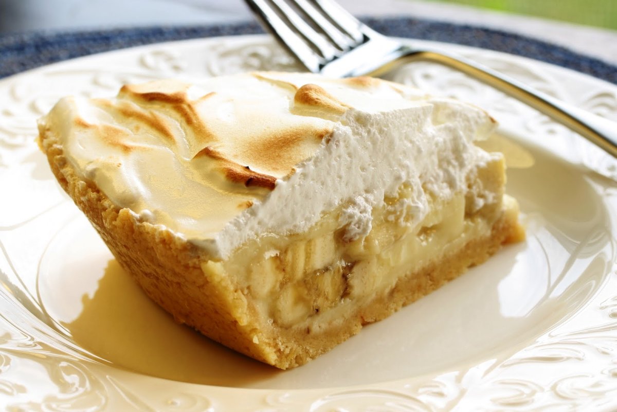 Торт стоит на боку