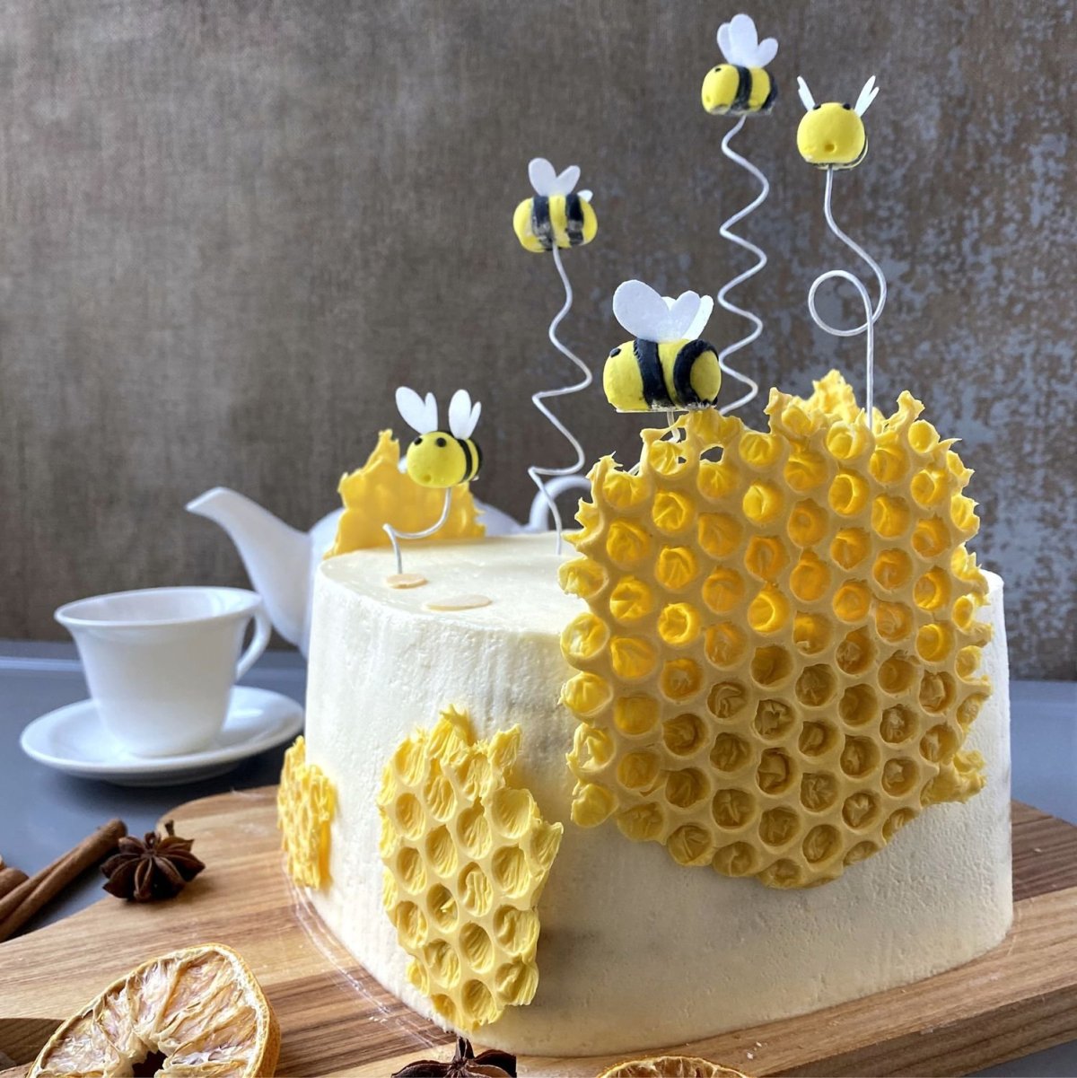 Тортик с пчелками