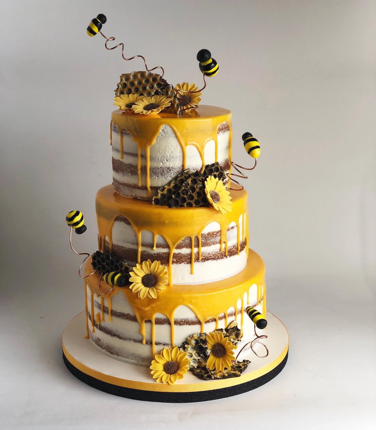 Тортик в стиле пчелки