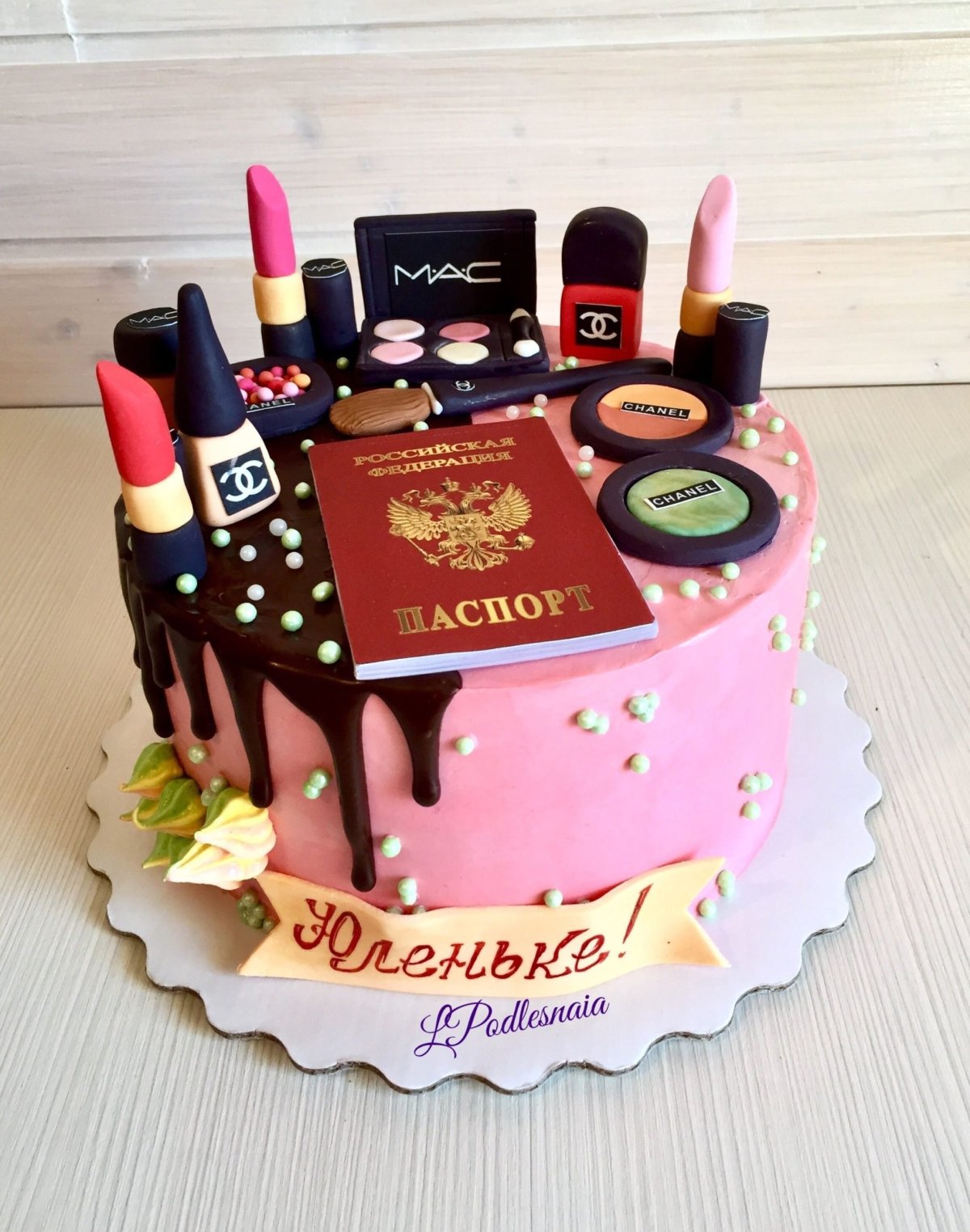 Торт в виде паспорта
