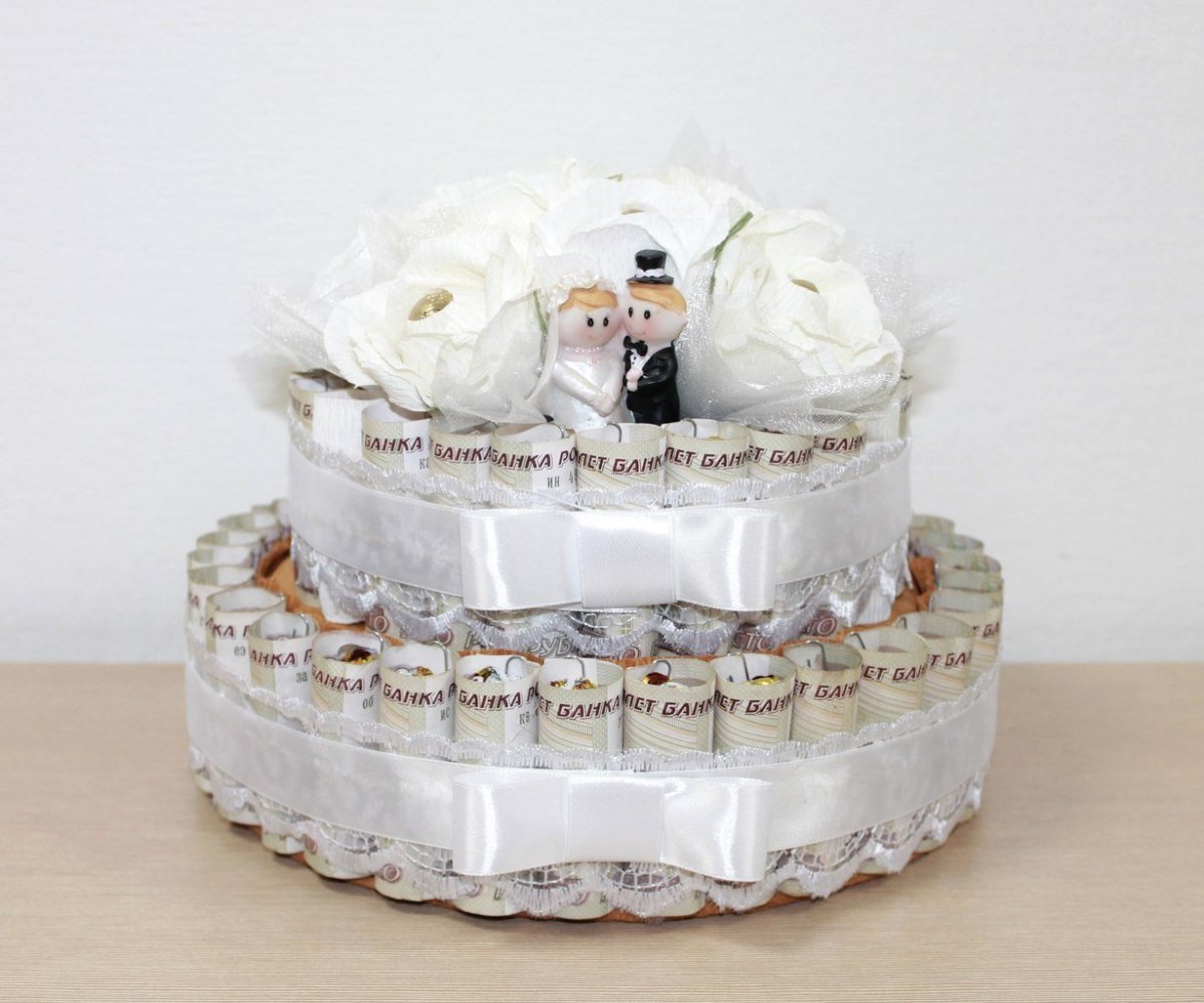 Фиолетовый торт из денег на свадьбу