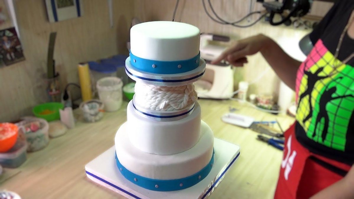 Многоярусный торт с фальш ярусами