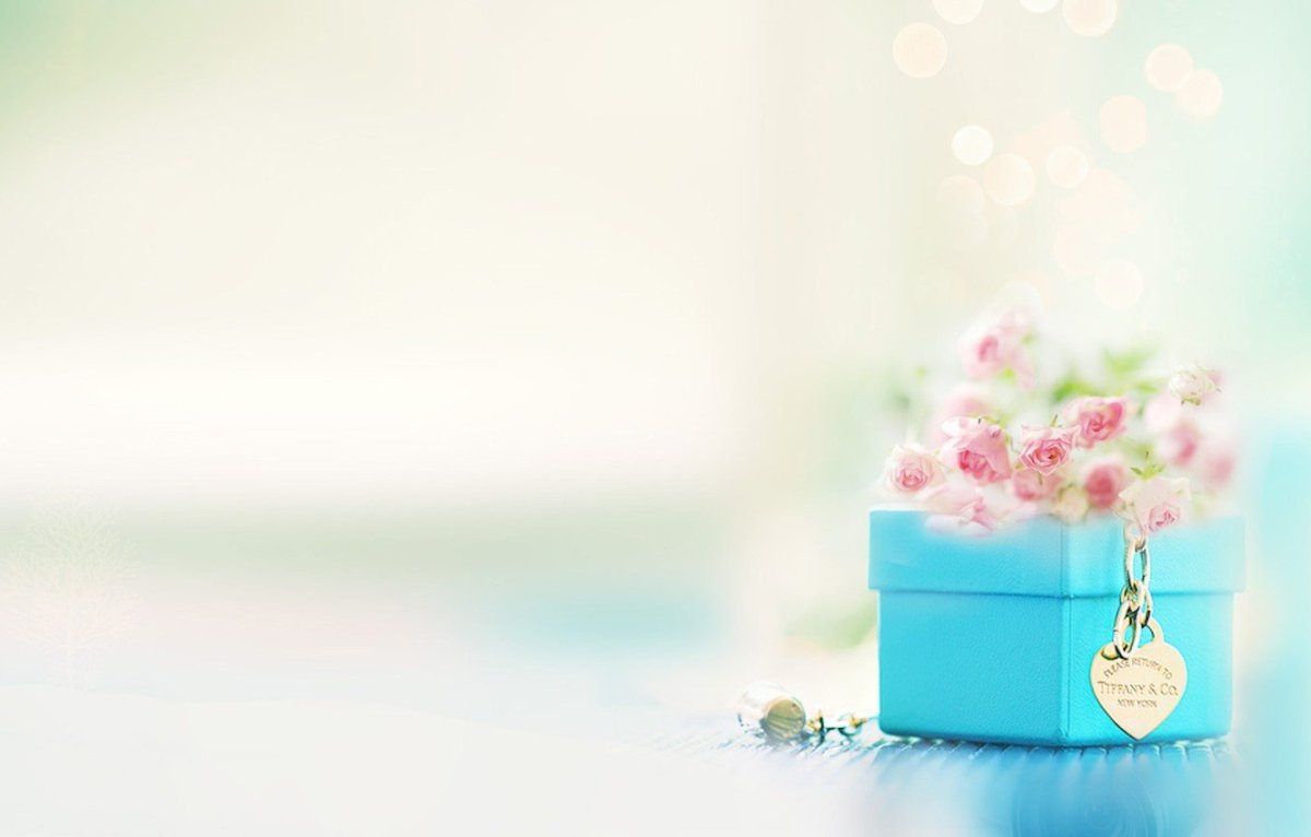 Подарки на бирюзовом фоне