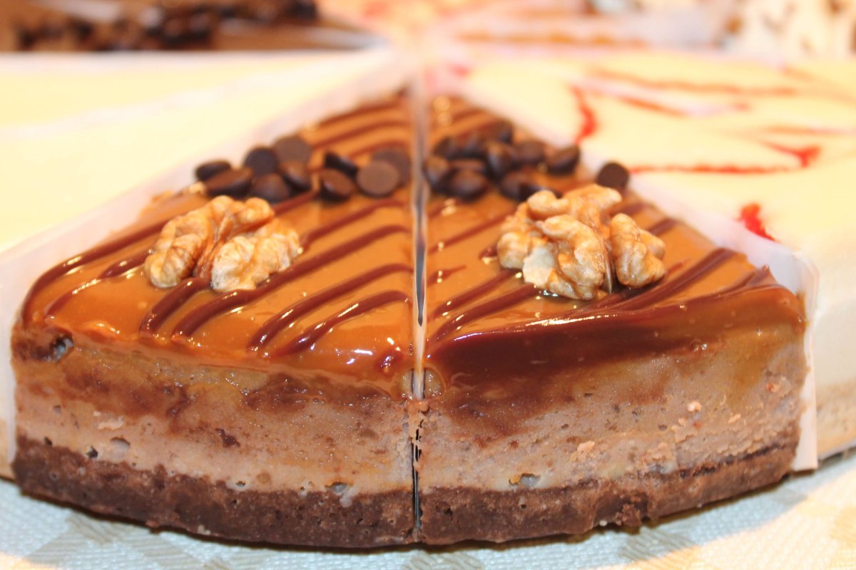 Шоколаднобабановый детский торт с героями