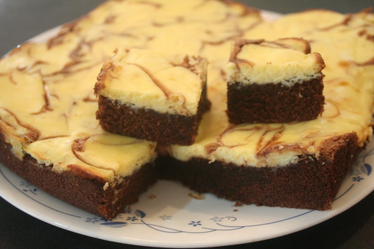 Шоколадно банановый торт с карамелью