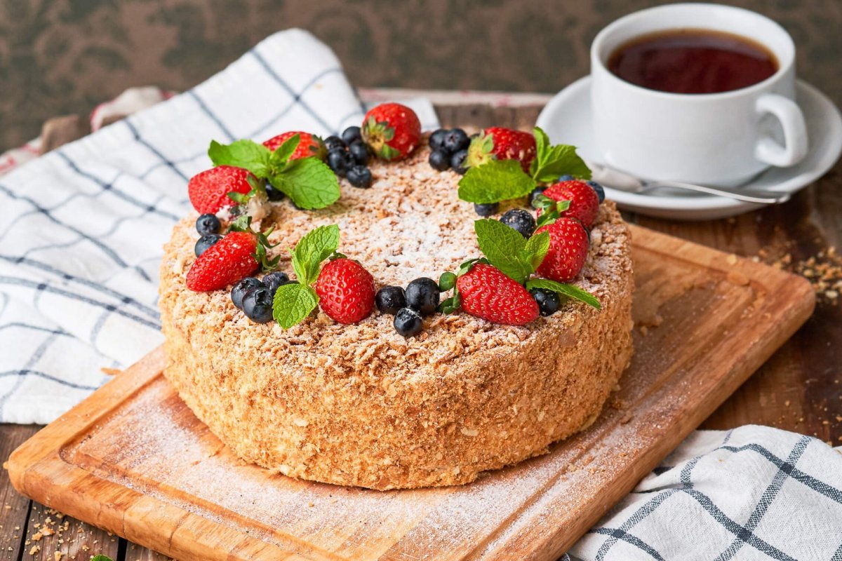 Торт на годовщину свадьбы с ягодами