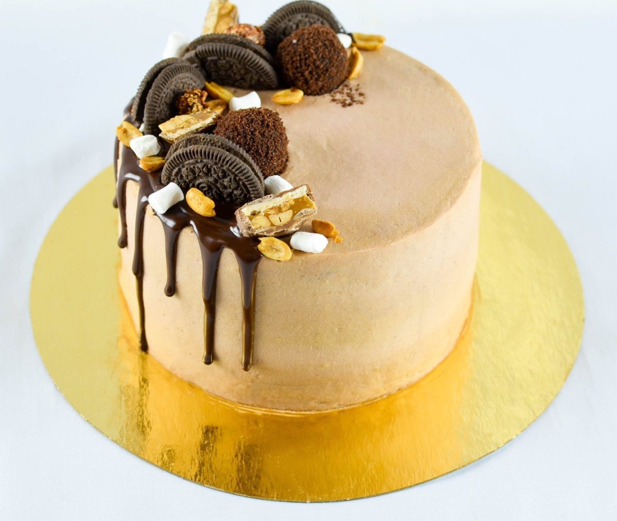 Торт Сникерс декор