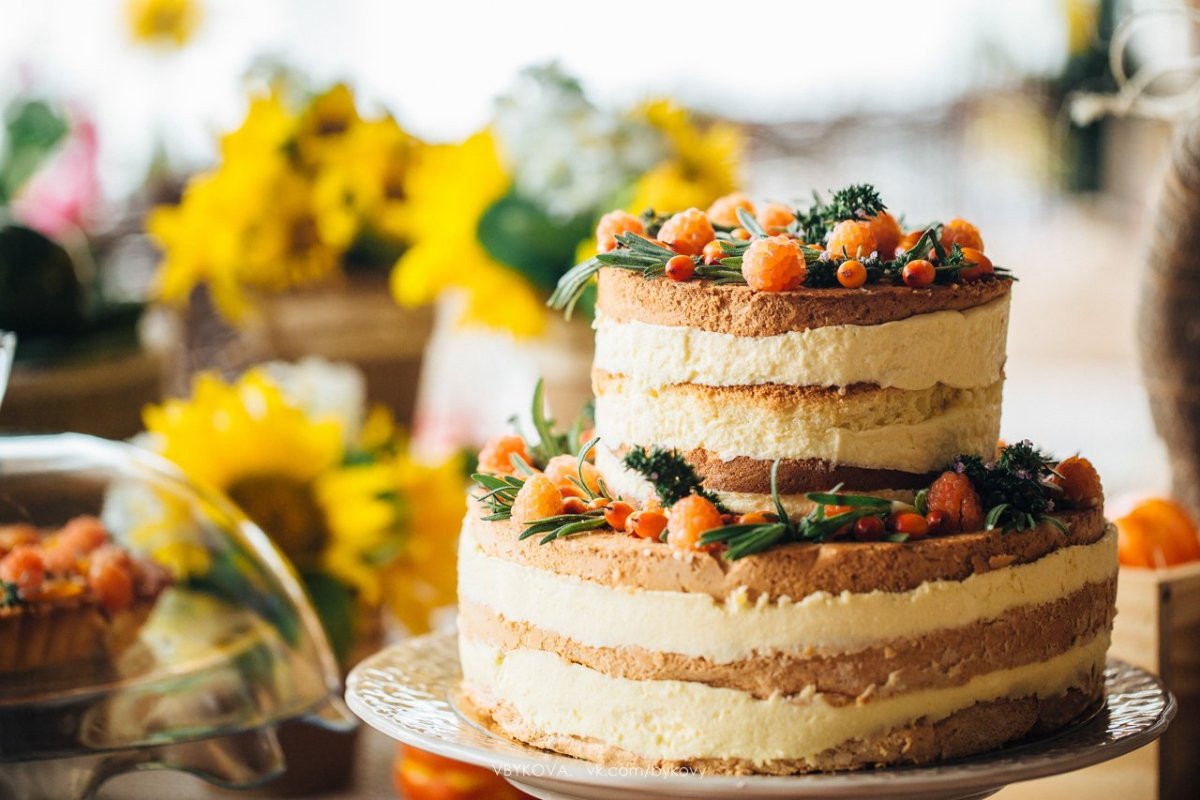 Торт открытый свадебный медовый