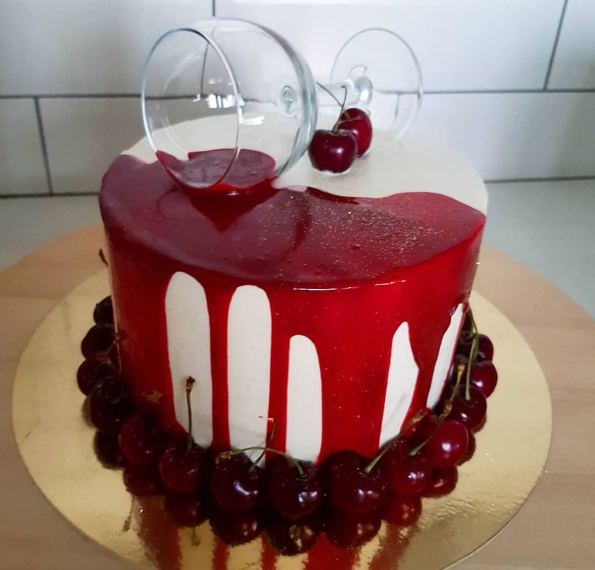 Украшение торта фруктами