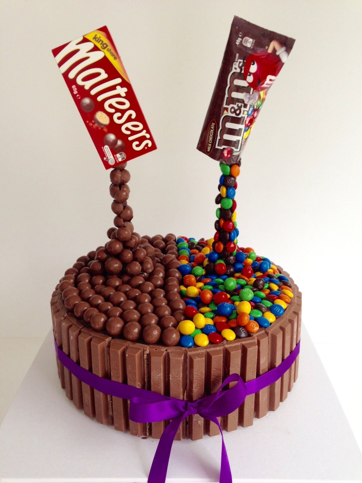 Торт из шоколадных батончиков