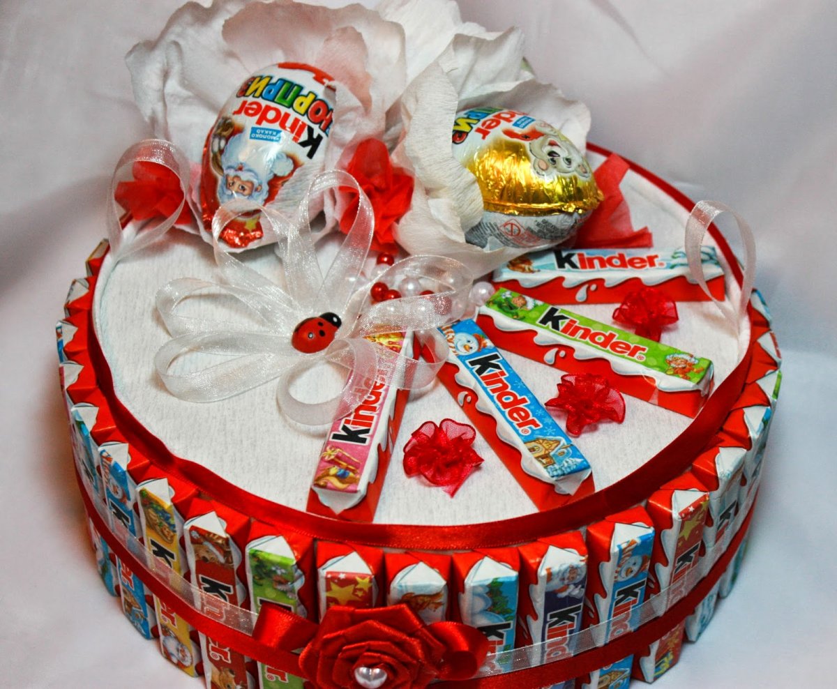 Подарок из киндеров