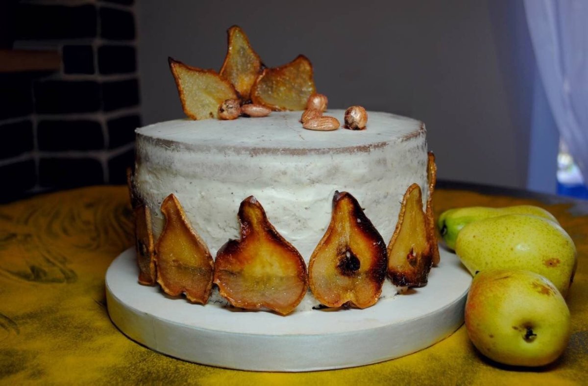 Декор торта грушей