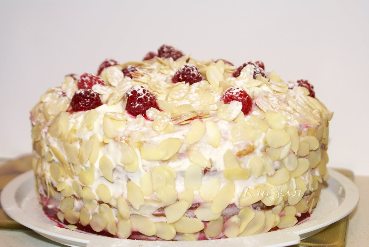 Украшение торта миндальной стружкой