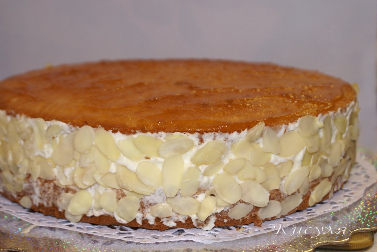 Украсить выпечку миндалем